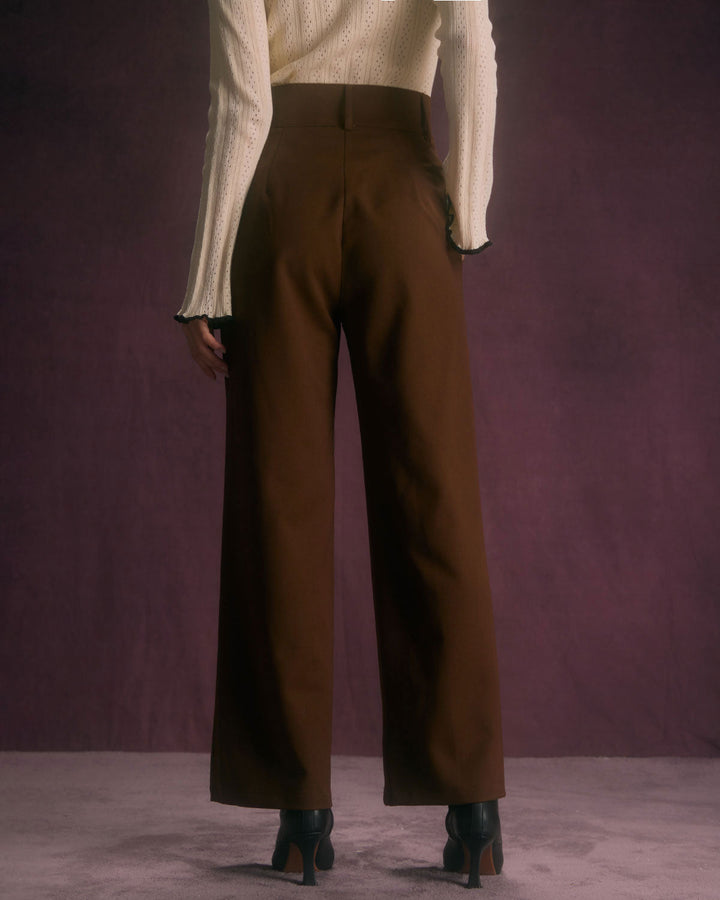 SALE | Pants with slanted pockets and a button for coffee - style and comfort in one look