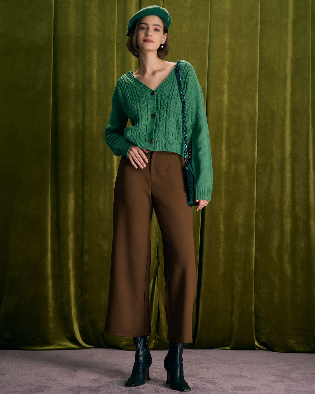 SALE | Pants with slanted pockets and a button for coffee - style and comfort in one look