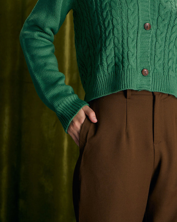 SALE | Pants with slanted pockets and a button for coffee - style and comfort in one look