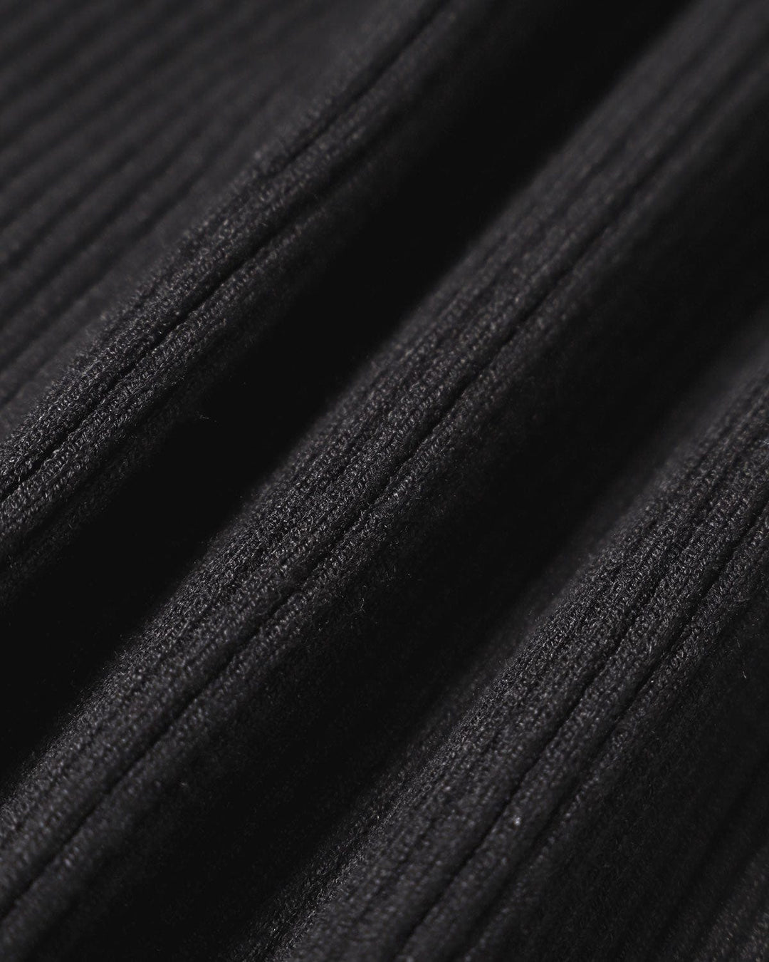 SALE | Elegant Black Lapel Seam Colorblock Knit Top for a Stylish Look