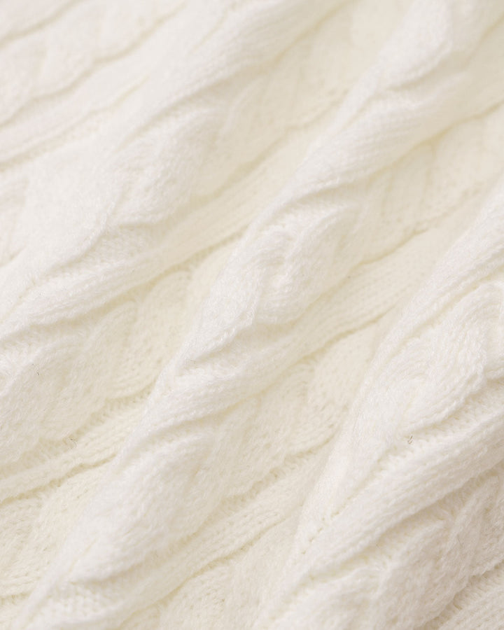 SALE | Contrasting White Knit Mini Skirt for an Elegant Style