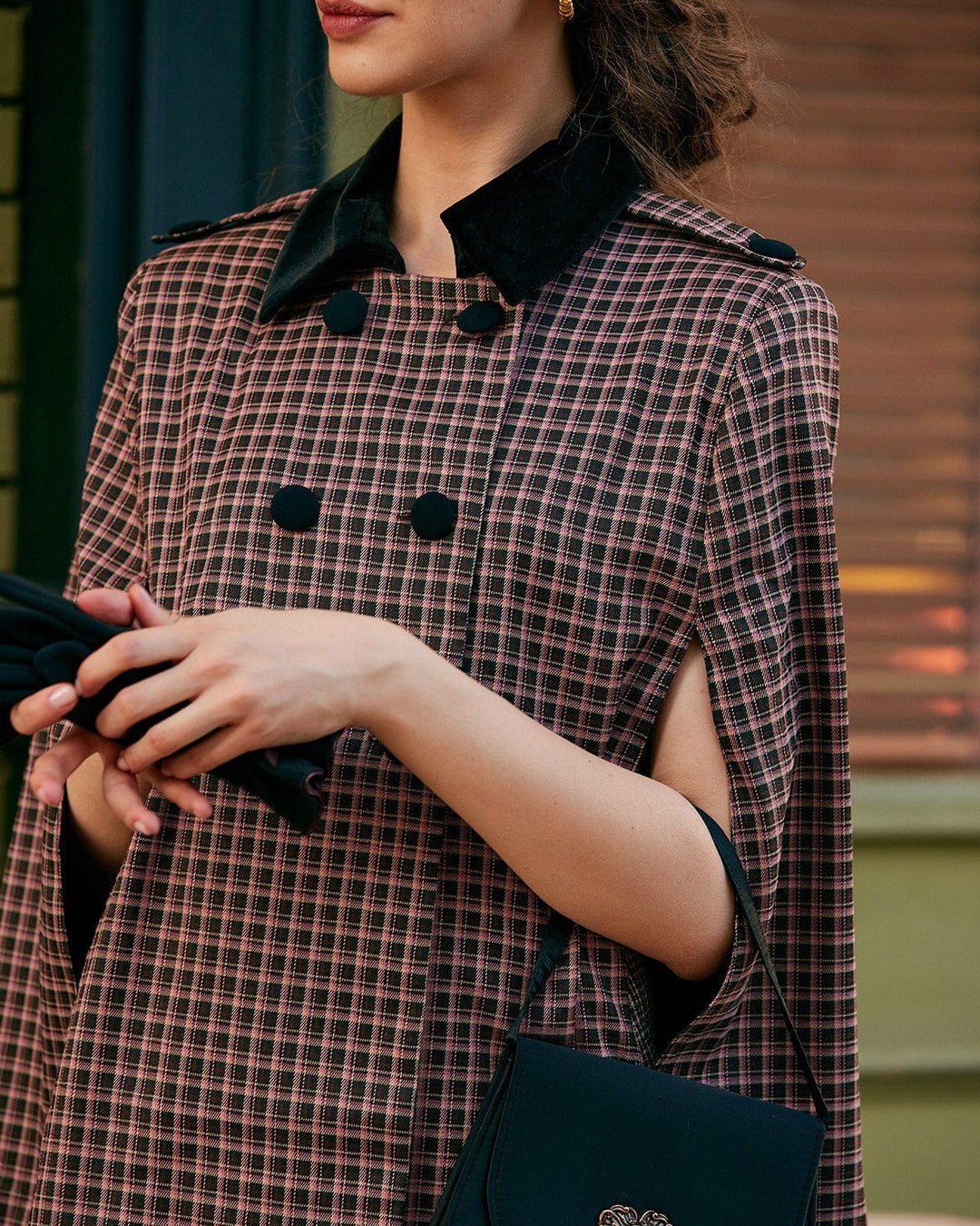 SALE | Double-breasted cape coat with a classic plaid pattern