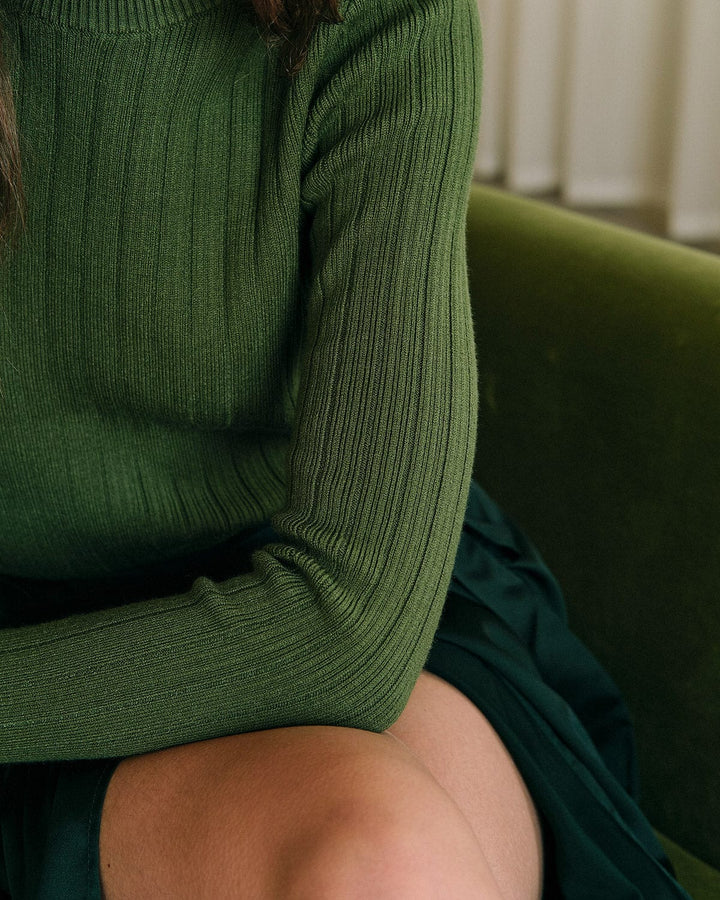 SALE | Ribbed knitted turtleneck sweater for a cozy and stylish look