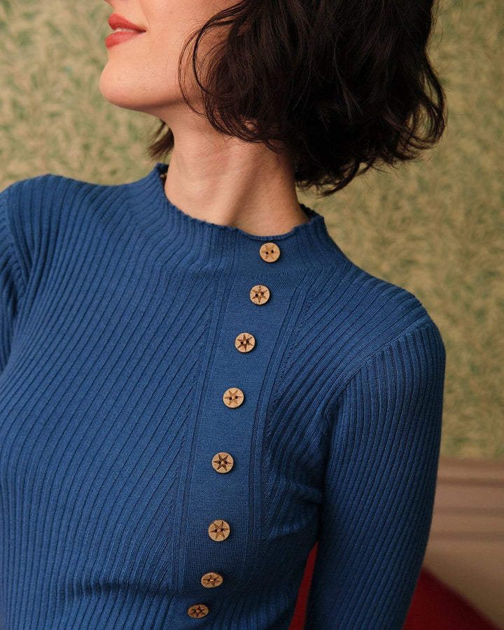 SALE | Solid top with collar and ribbed knit, perfect for adding to your everyday look while prioritizing comfort and style