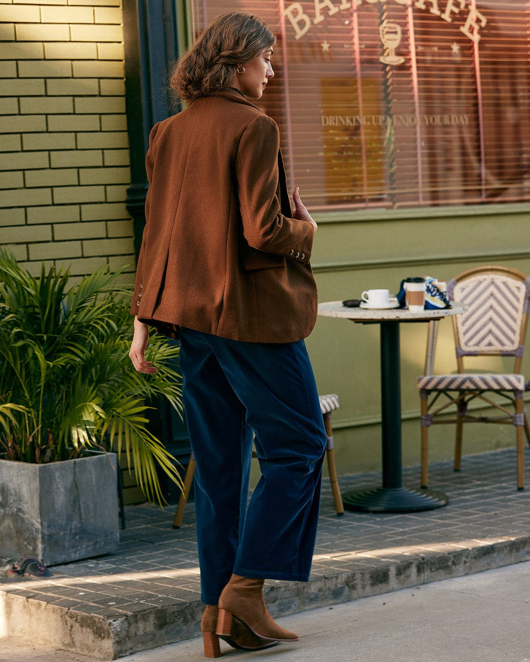 SALE | Elegant blazer with a classic collar and single-button