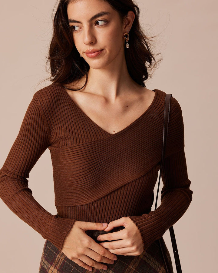 SALE | V-neck knitted top with interlacing for cozy coffee mornings