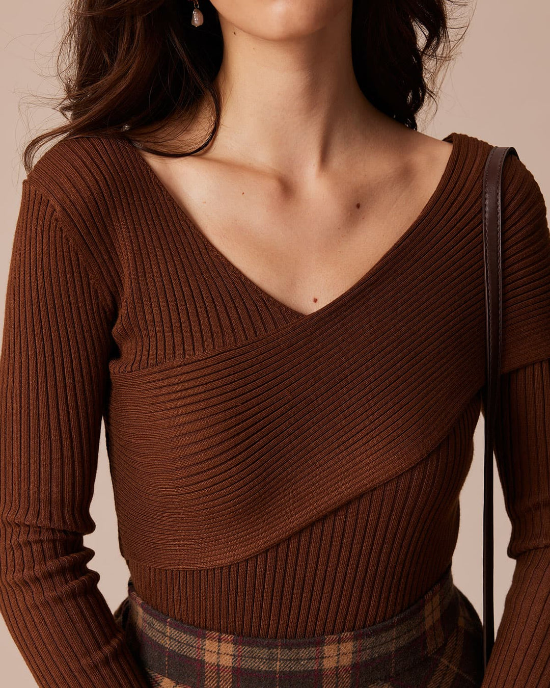 SALE | V-neck knitted top with interlacing for cozy coffee mornings
