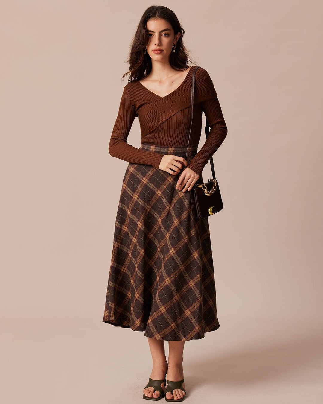 SALE | V-neck knitted top with interlacing for cozy coffee mornings