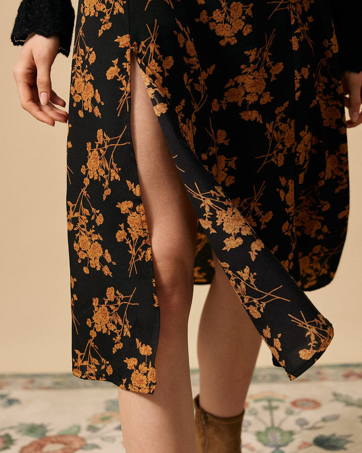 SALE | High-waisted flared skirt with an elegant floral slit