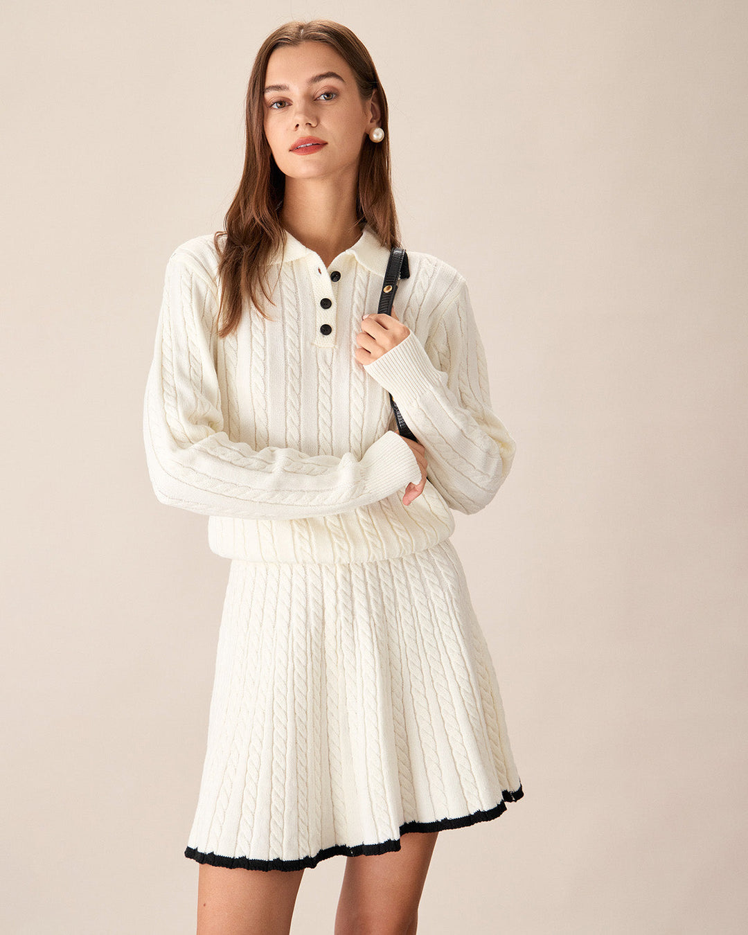 SALE | Contrasting White Knit Mini Skirt for an Elegant Style