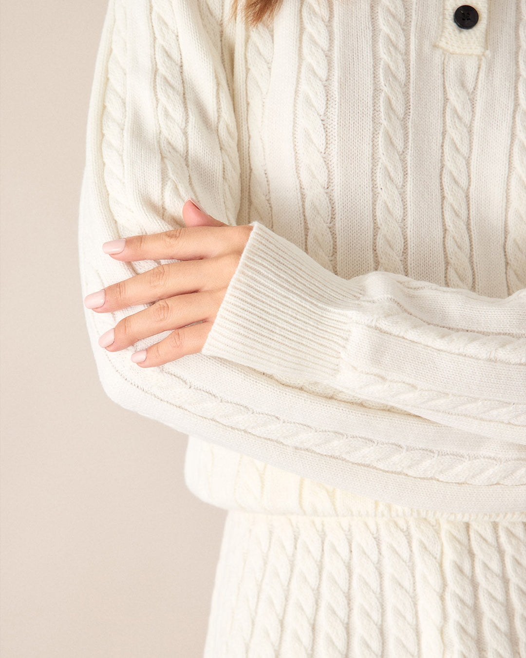 SALE | White Contrast Button Pull for a Stylish and Trendy Look