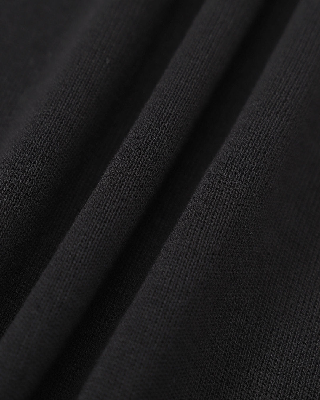 SALE | Short sweater dress with long sleeves and contrasting details for a trendy look